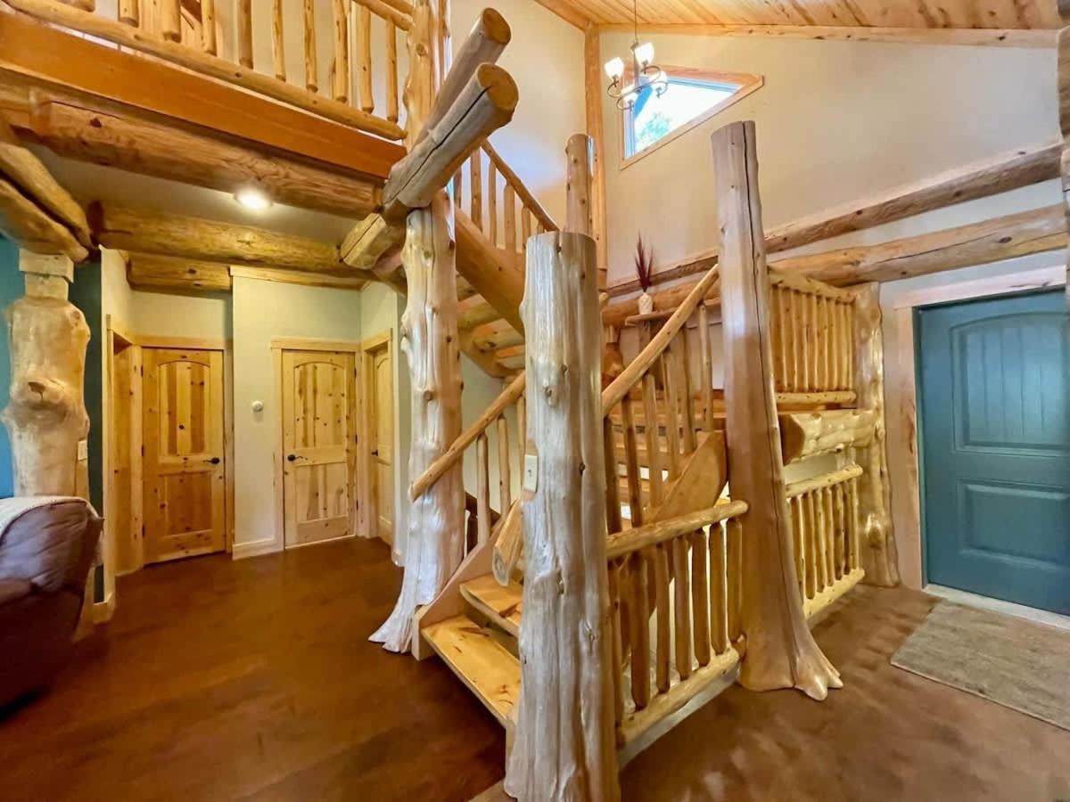 Stunning Log Cabin Getaway At The Hannu Haus Ironwood Exterior photo